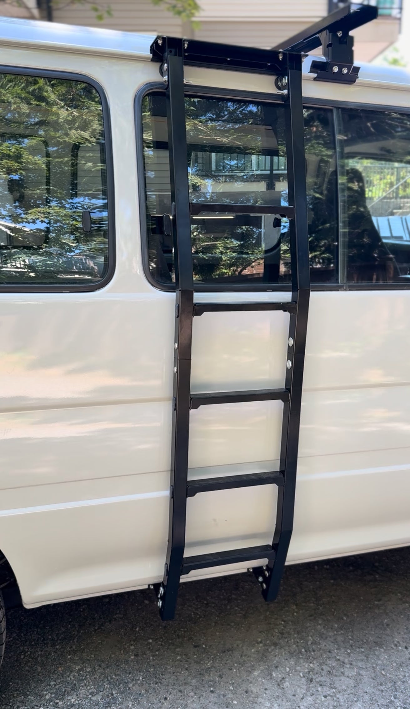 ハイエース 1989-2004 ロールーフ アルミラダー 右側