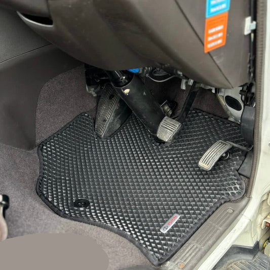 Car Mats Fronts only Hiace 1989-2004