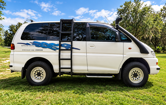 
TERRA right-side aluminum ladder for Mitsubishi Delica L400 1994–2006, black powder-coated side ladder with 700 lb load capacity, made in Canada.
