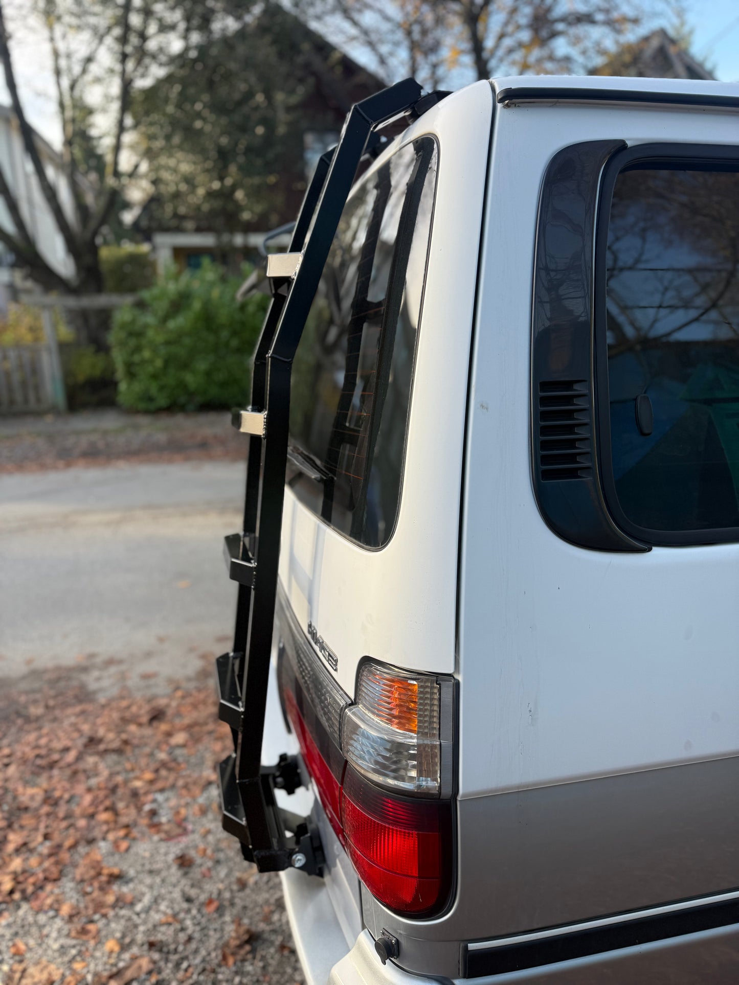 ハイエース 1989-2004 ロールーフ アルミラダー 右側