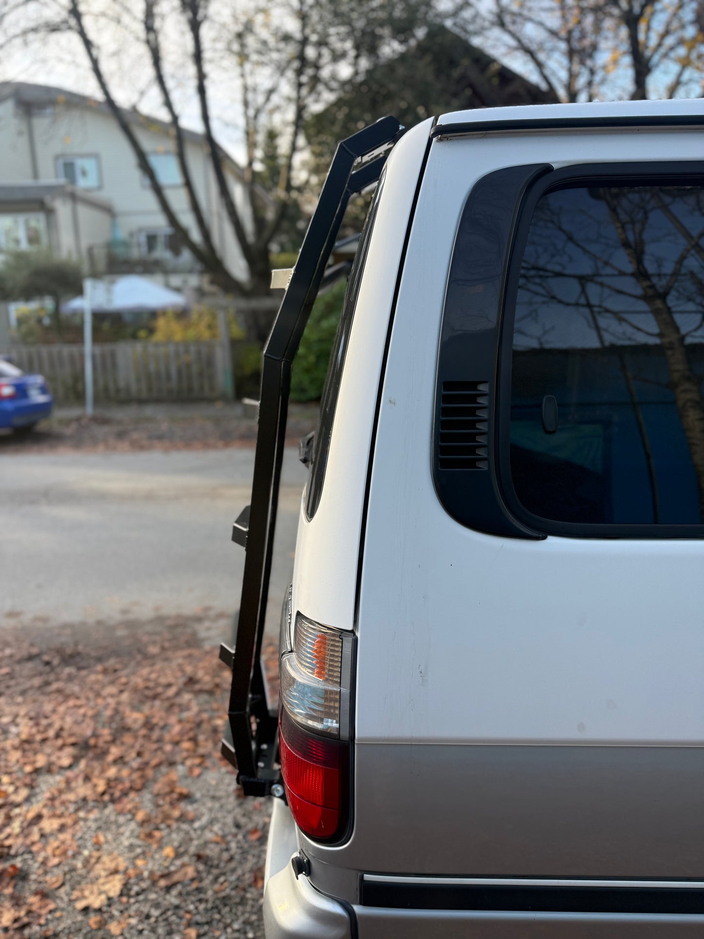 ハイエース 1989-2004 ロールーフ アルミラダー 右側